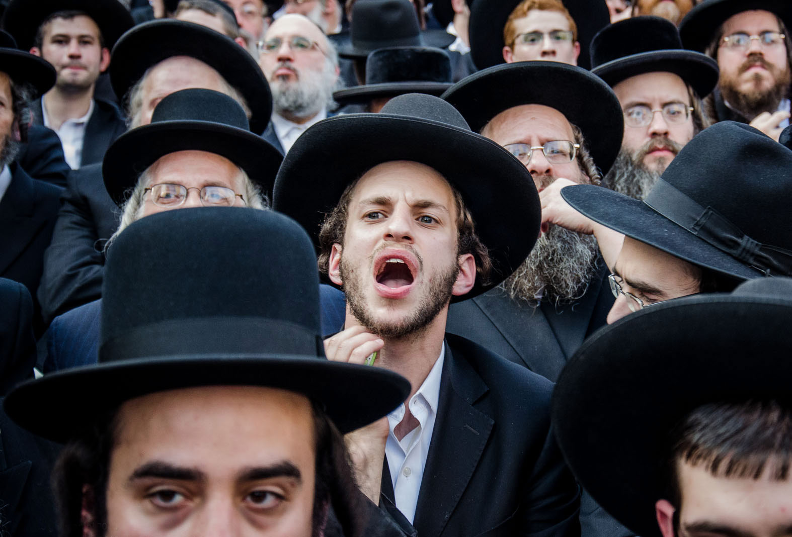 jewish_crowd_crop.jpg