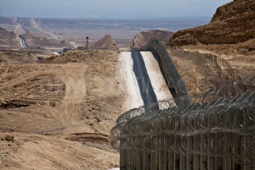 1333484236-project-hour-glass-building-the-israelegypt-border-fence--negev_1140650