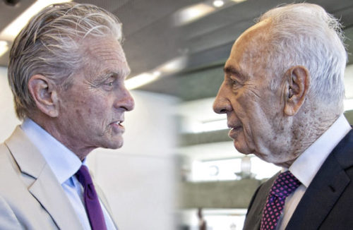 michael_douglas-shimon_peres_meeting