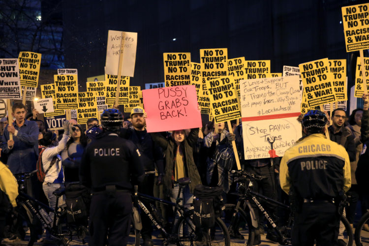 ct-trump-hotel-protest-chicago-20161109