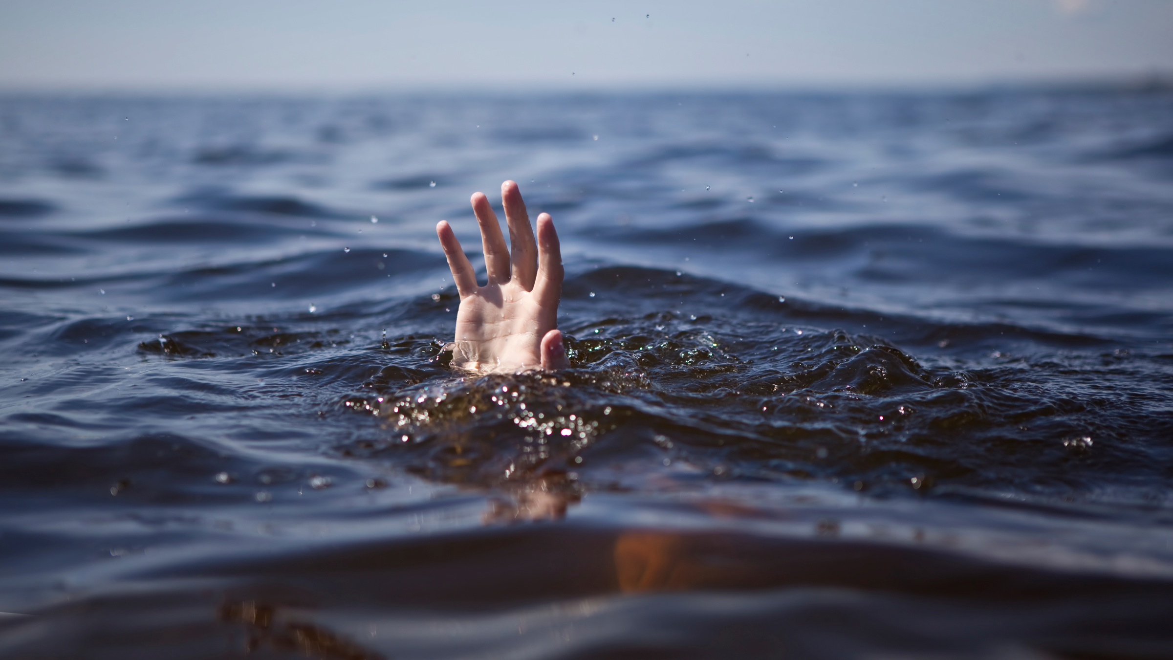 Люди утонули в воде